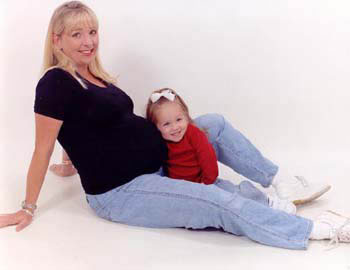 11-18-02maia&babybelly3